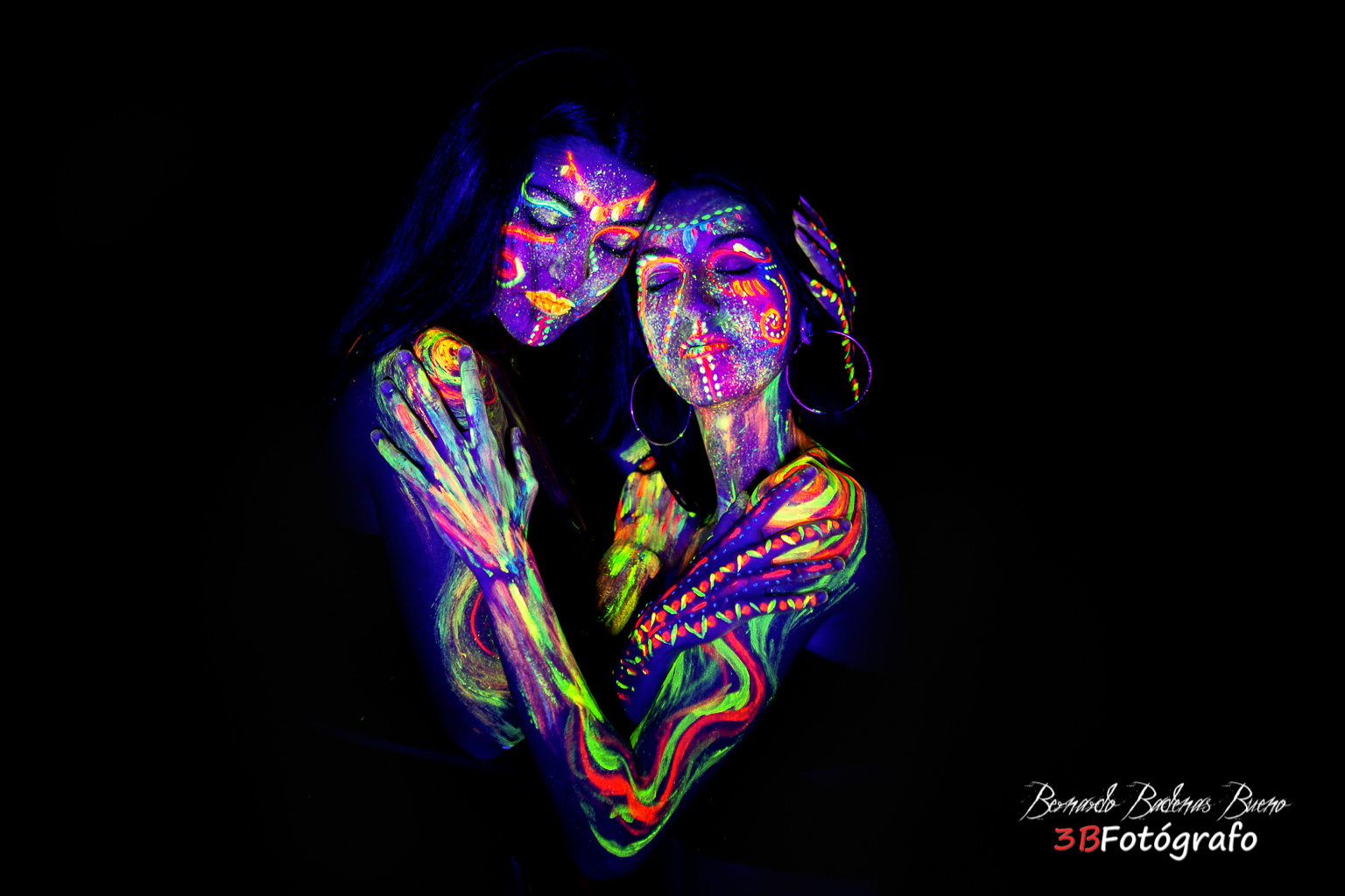 Luz Negra  (Modelos: Astrid y Claudia)